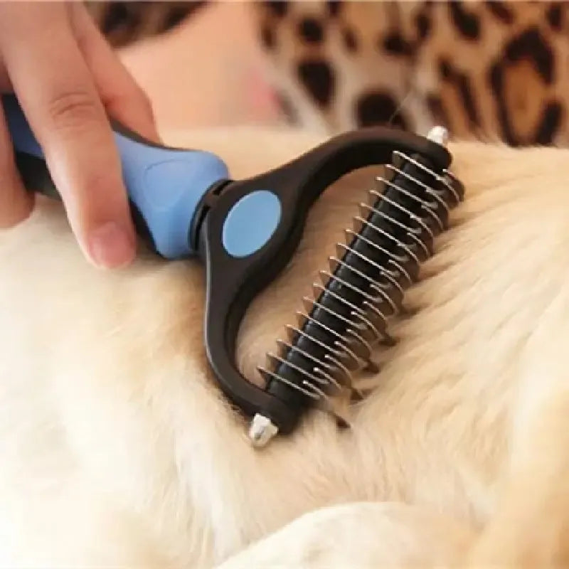 Brosse Magique pour Animaux de Compagnie : Adieu Les Poils Volants et les Nœuds !