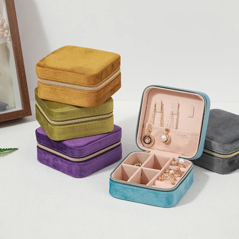 Mini boîte à bijoux de voyages en velours